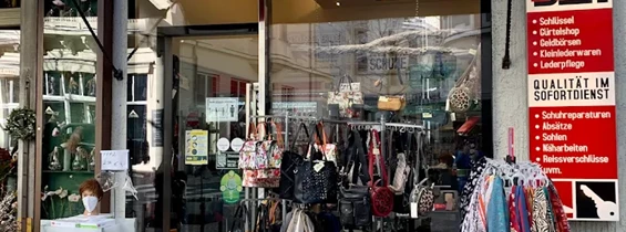 Schlüsseldienst: https://lh3.googleusercontent.com/p/AF1QipMS11YiT2KcWH-Vuau6HxA2HfP5sqCPrtPJtnXp=s680-w680-h511  - Schuh- u Schlüsselservice - Phillip Der