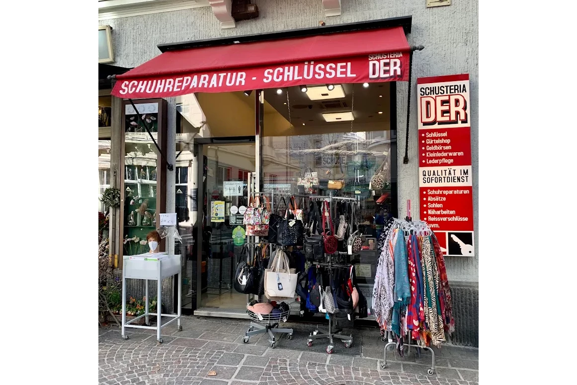 Schlüsseldienst: https://lh3.googleusercontent.com/p/AF1QipMS11YiT2KcWH-Vuau6HxA2HfP5sqCPrtPJtnXp=s680-w680-h511  - Schuh- u Schlüsselservice - Phillip Der
