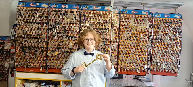 Schlüsseldienst-Anbieter - Einbruch Soforthilfe - Schlüssel Manufaktur Mag. Anne Vallery