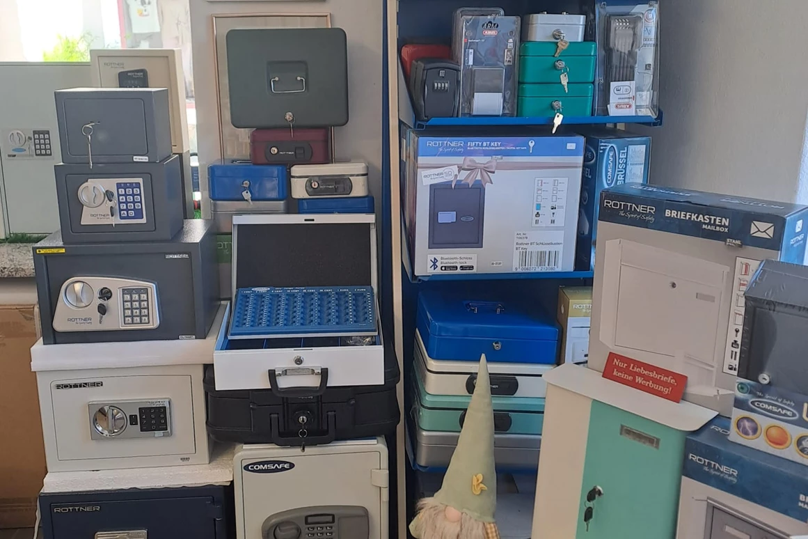 Schlüsseldienst: Tresore, Handkassetten, Briefkästen - Schlüssel Manufaktur Mag. Anne Vallery