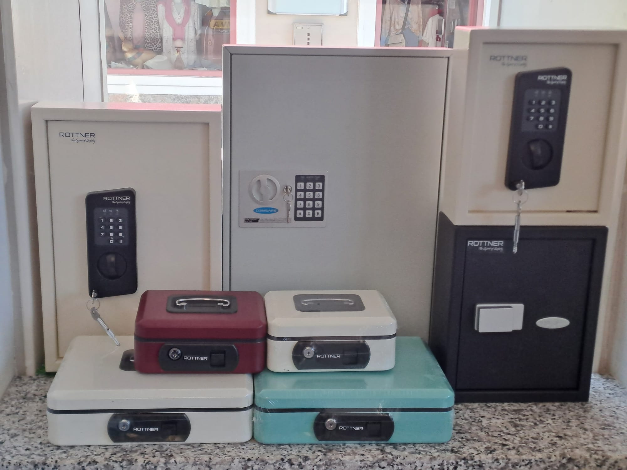 Schlüsseldienst: Schlüsseltresore und Handkasetten - Schlüssel Manufaktur Mag. Anne Vallery