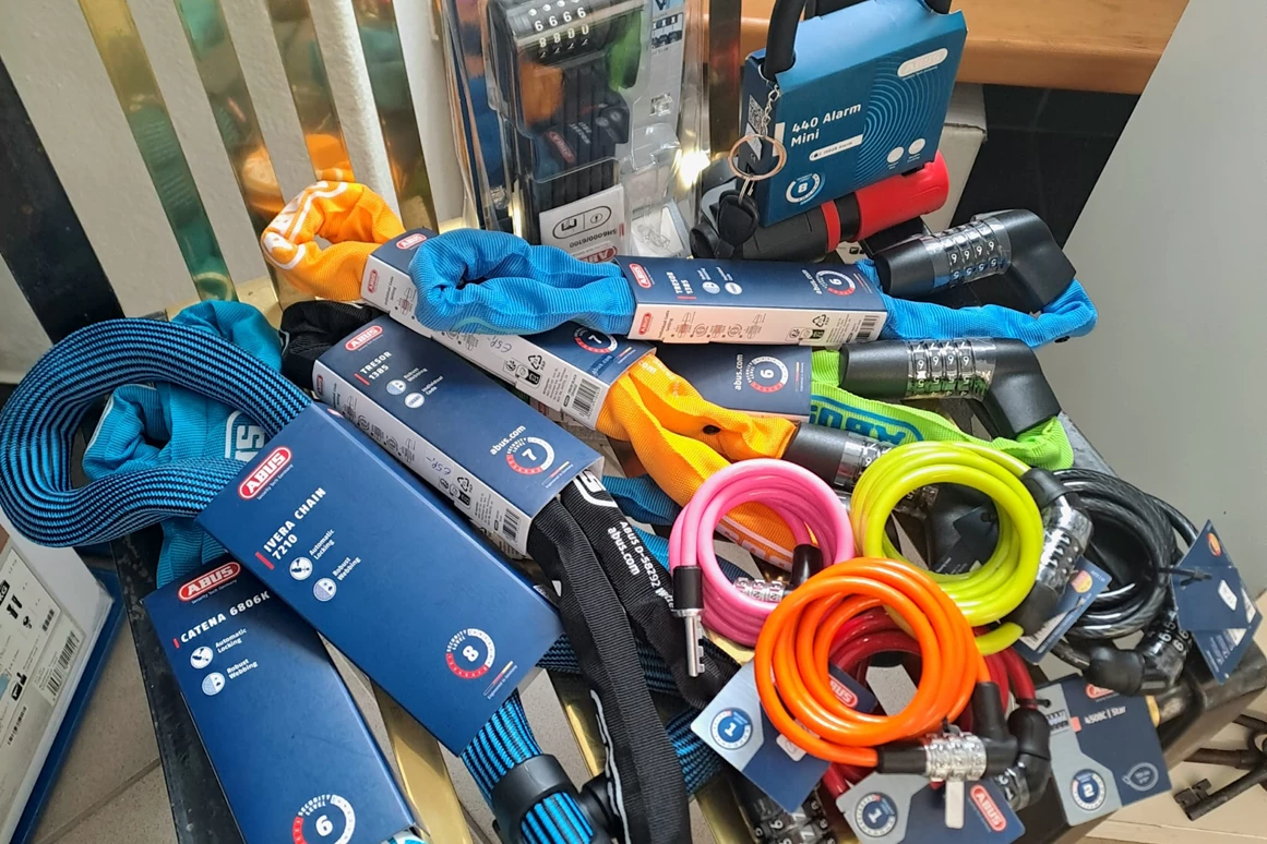 Schlüsseldienst: Bügel,- Falt- & Kettenschlösser - Schlüssel Manufaktur Mag. Anne Vallery