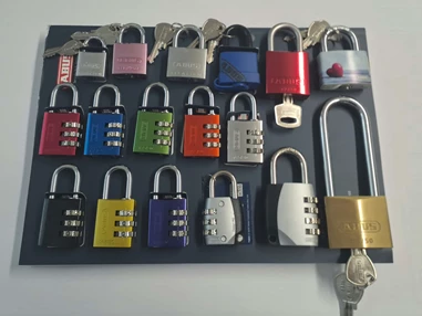 Schlüsseldienst: Vorhängeschlösser mit Schlüssel oder Code - Schlüssel Manufaktur Mag. Anne Vallery