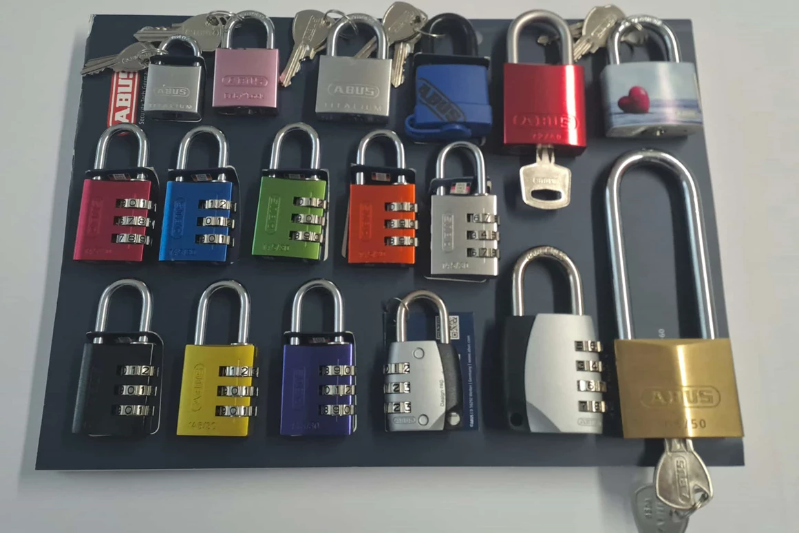 Schlüsseldienst: Vorhängeschlösser mit Schlüssel oder Code - Schlüssel Manufaktur Mag. Anne Vallery
