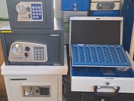 Schlüsseldienst: Tresore und Handkassetten - Schlüssel Manufaktur Mag. Anne Vallery